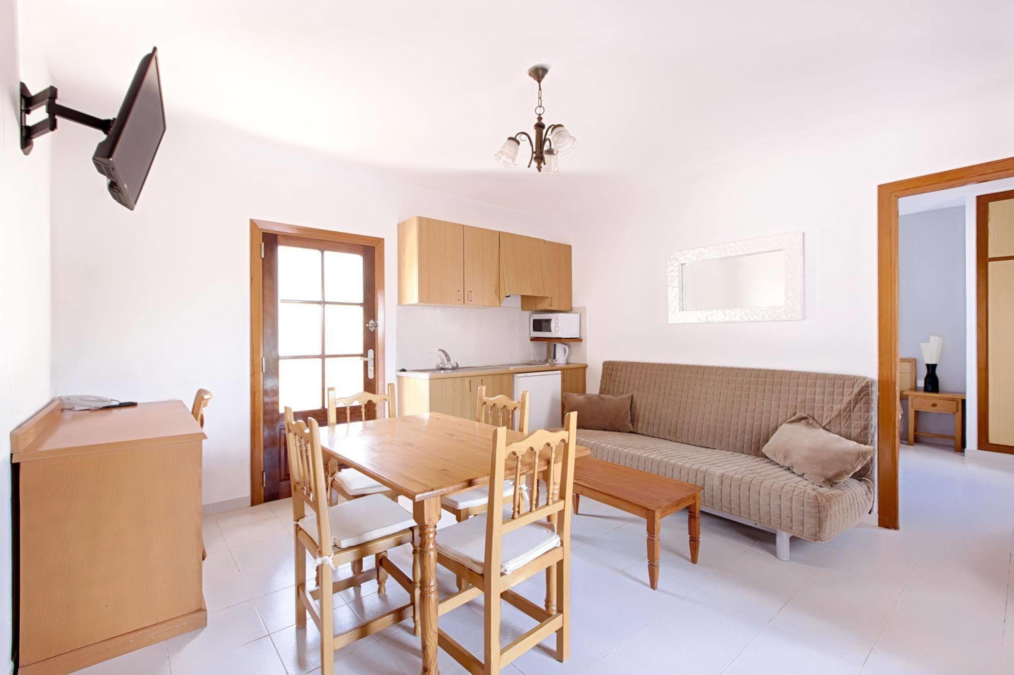 Apartamentos Colomar Santa Eulària des Riu Exterior foto