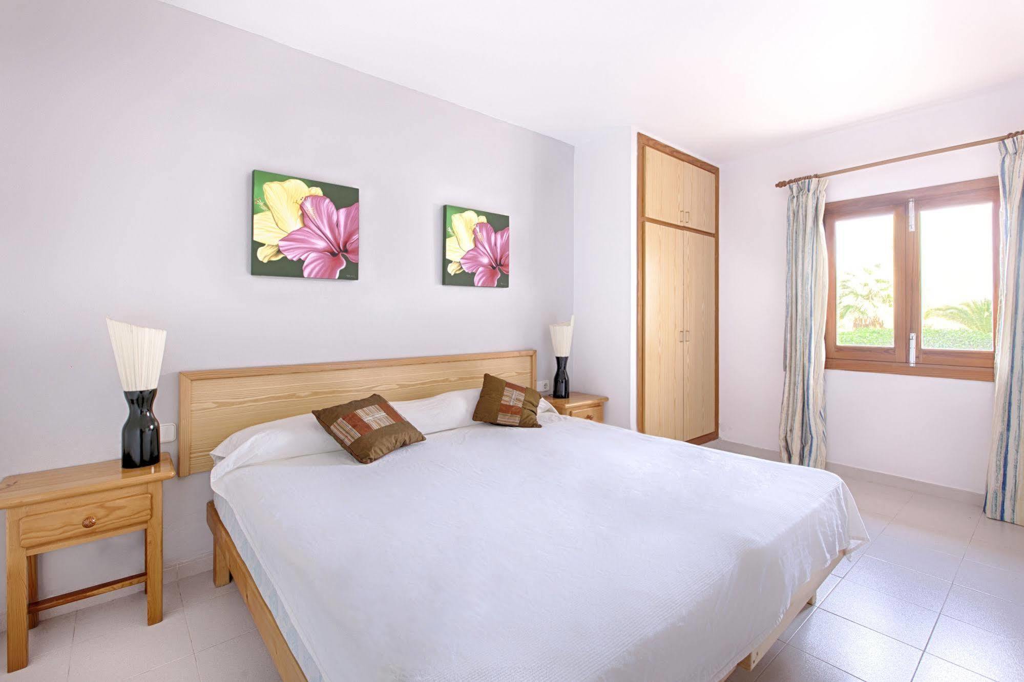 Apartamentos Colomar Santa Eulària des Riu Exterior foto