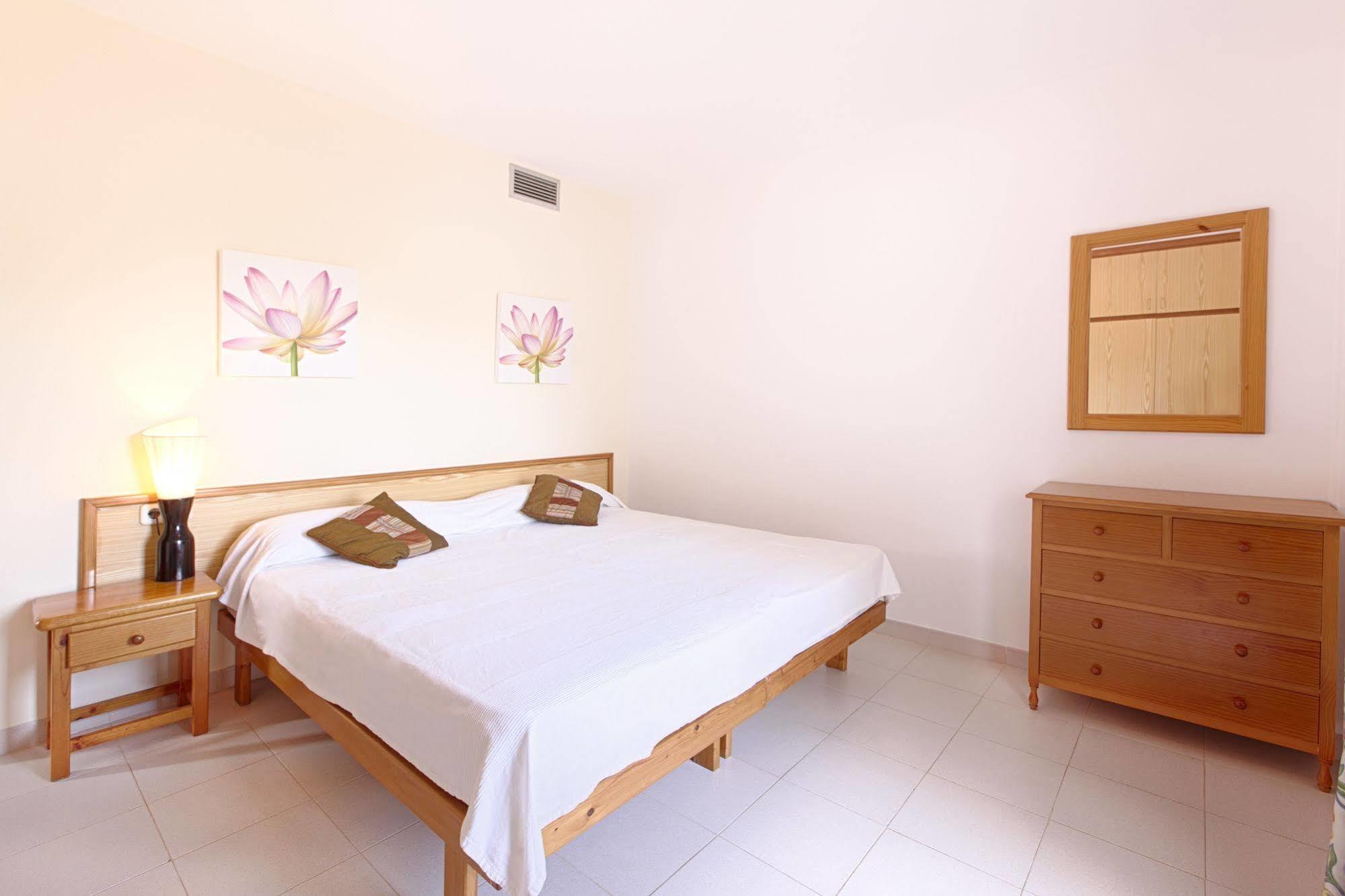 Apartamentos Colomar Santa Eulària des Riu Exterior foto